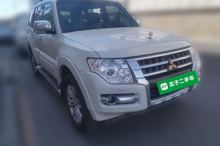 Used Mitsubishi Pajero  Front Right 45 Deg