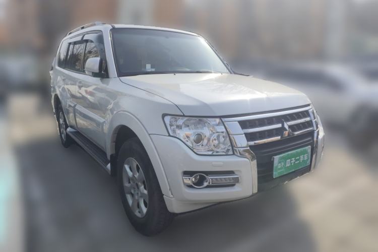 Used Mitsubishi Pajero 2019 3.0L Automatic Standard Edition Front Right 45 Deg