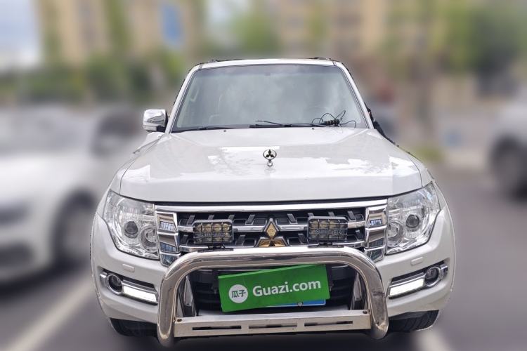 Used Mitsubishi Pajero  Front
