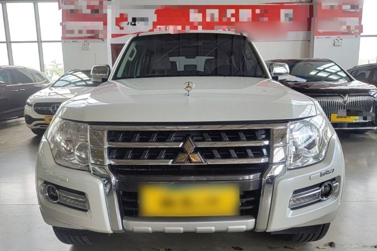 Used Mitsubishi Pajero 2019 V97 3.8L 5-Door GLS Middle East Edition Front