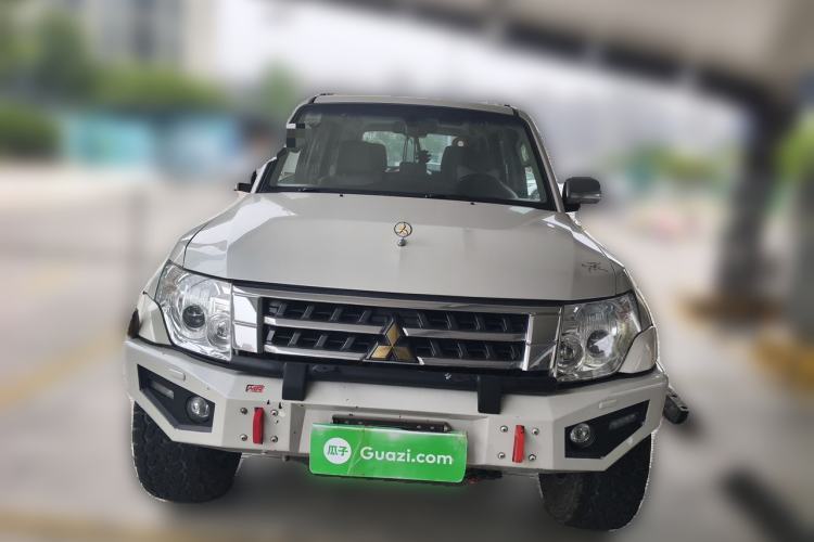 Used Mitsubishi Pajero  Front