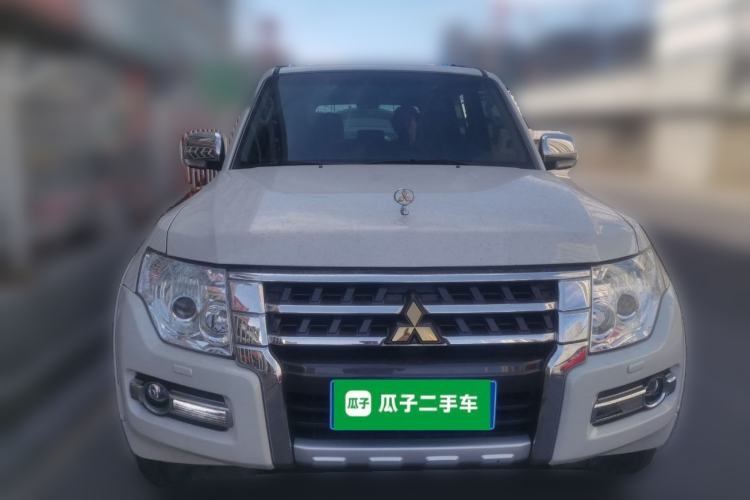 Used Mitsubishi Pajero  Front