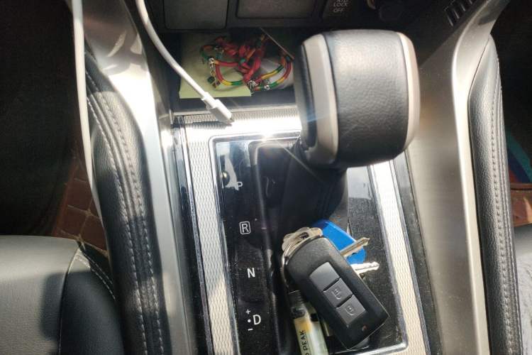 Used Mitsubishi Pajero  Gear Lever