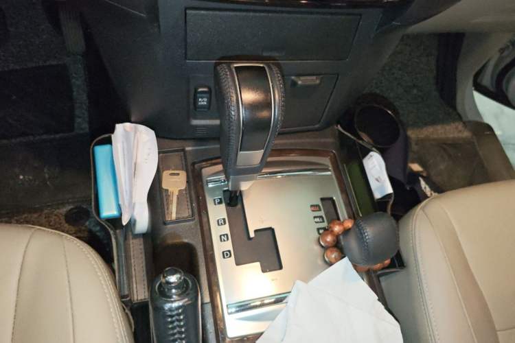 Used Mitsubishi Pajero 2019 V97 3.8L 5-Door GLS Sunroof Dual Differential – Middle East Gear Lever