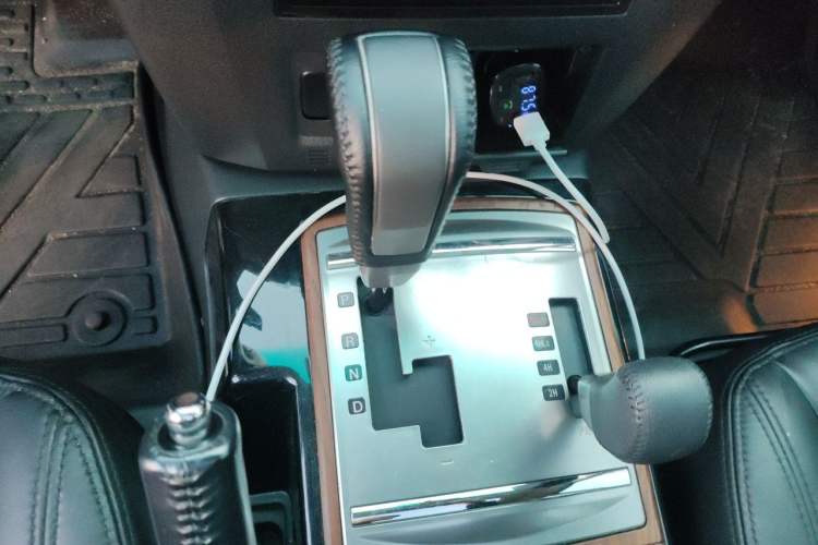 Used Mitsubishi Pajero 2019 3.0L Automatic Comfort Edition Gear Lever