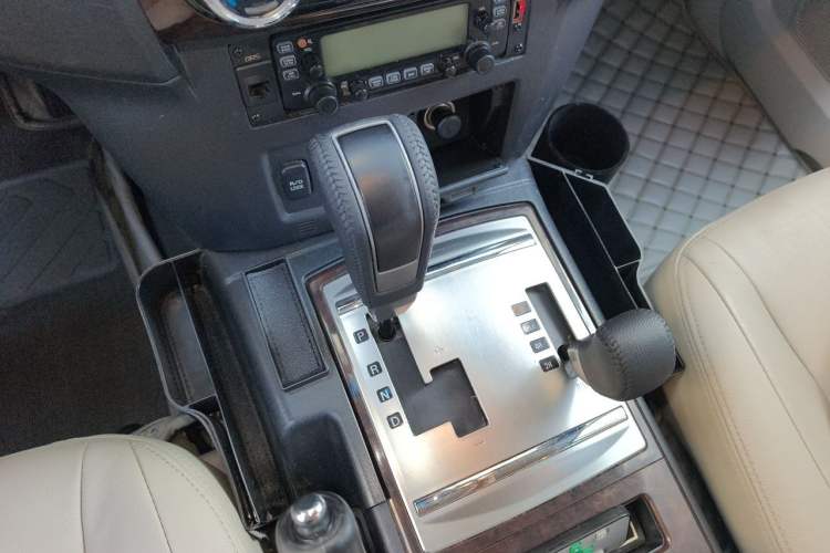 Used Mitsubishi Pajero 2019 V97 3.8L 5-Door GLS Sunroof Dual Differential – Middle East Gear Lever