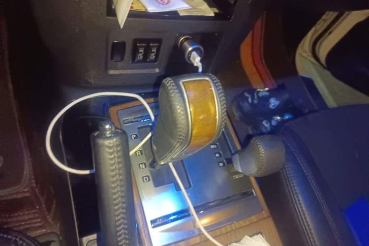 Used Mitsubishi Pajero 2019 3.0L Automatic Comfort Edition Gear Lever