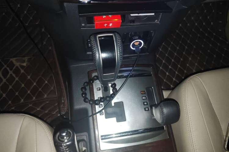 Used Mitsubishi Pajero 2019 V97 3.8L 5-Door GLS Middle East Edition Gear Lever