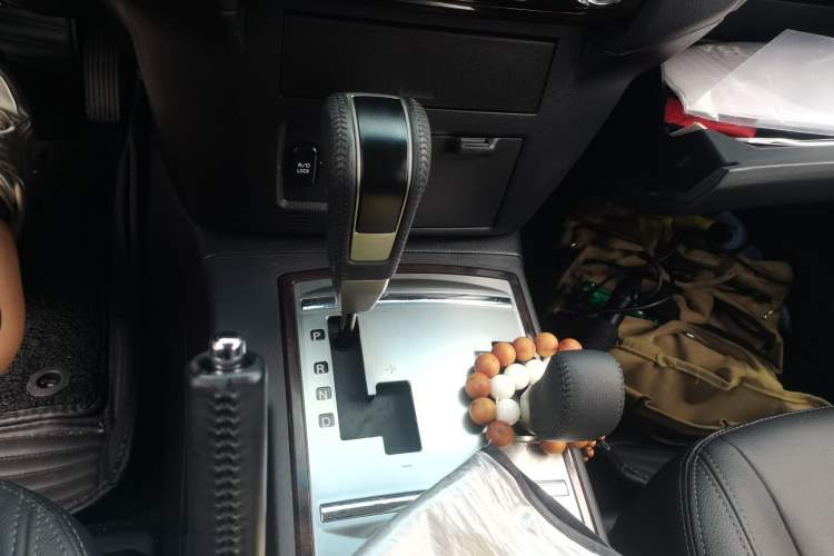 Used Mitsubishi Pajero 2019 V97 3.8L 5-Door GLS Sunroof Dual Differential – Middle East Gear Lever
