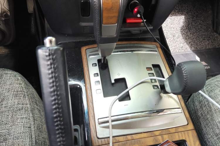Used Mitsubishi Pajero 2019 3.0L Automatic Standard Edition Gear Lever