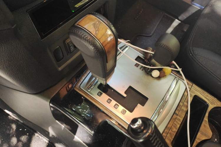 Used Mitsubishi Pajero 2019 3.0L Automatic Comfort Edition Gear Lever