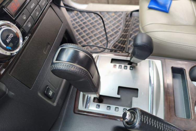 Used Mitsubishi Pajero  Gear Lever