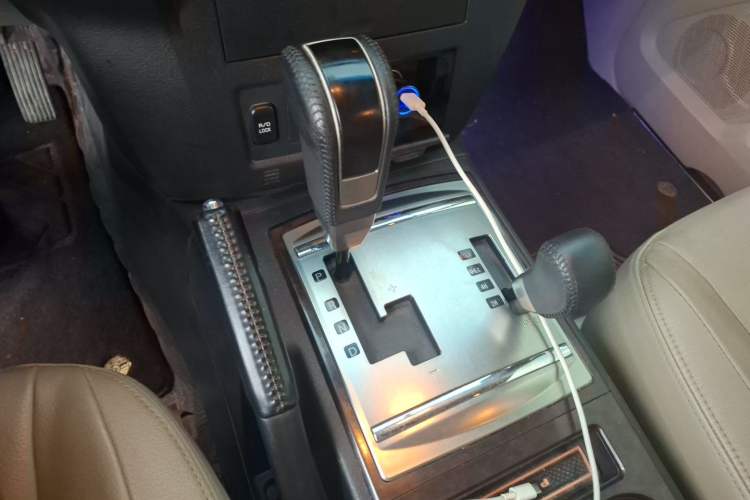Used Mitsubishi Pajero 2019 V97 3.8L 5-Door GLS Middle East Edition Gear Lever