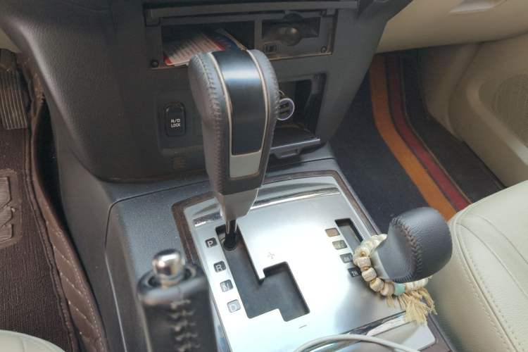 Used Mitsubishi Pajero  Gear Lever