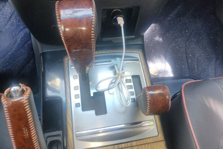 Used Mitsubishi Pajero 2019 3.0L Automatic Standard Edition Gear Lever
