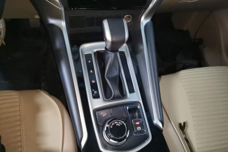 Used Mitsubishi Pajero 2019 3.0L Automatic Standard Edition Gear Lever