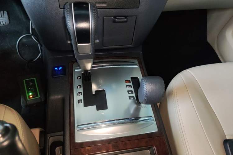 Used Mitsubishi Pajero 2019 V97 3.8L 5-Door GLS Middle East Edition Gear Lever