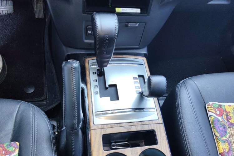 Used Mitsubishi Pajero 2019 3.0L Automatic Luxury Edition Gear Lever