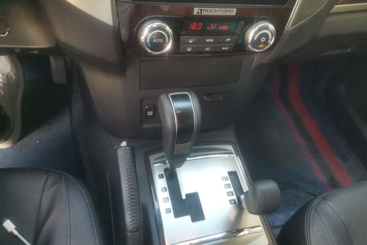 Used Mitsubishi Pajero  Gear Lever