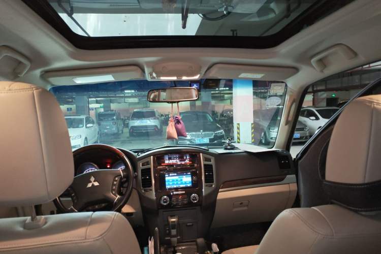 Used Mitsubishi Pajero 2019 V97 3.8L 5-Door GLS Sunroof Dual Differential – Middle East Headliner