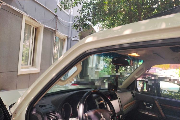 Used Mitsubishi Pajero 2019 3.0L Automatic Comfort Edition Headliner