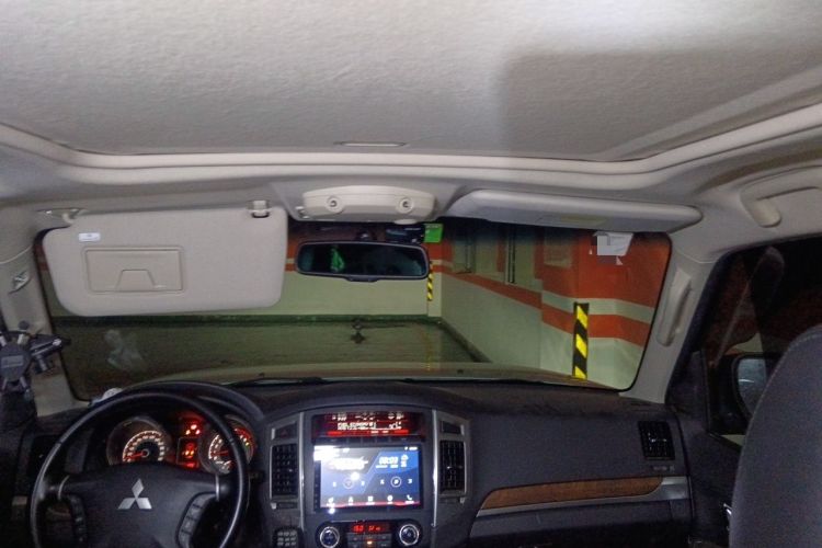 Used Mitsubishi Pajero 2019 3.0L Automatic Comfort Edition Headliner