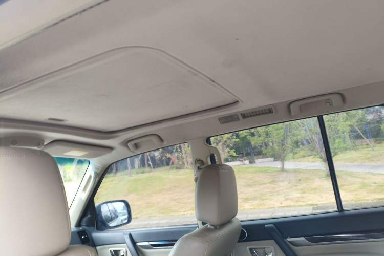Used Mitsubishi Pajero  Headliner