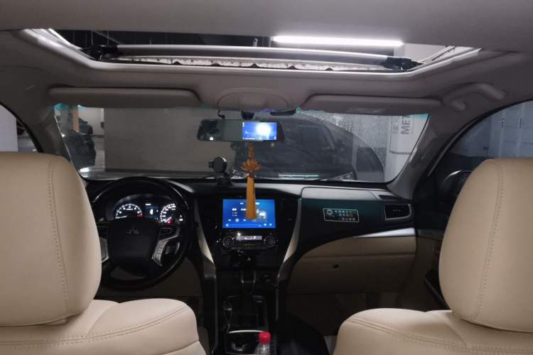 Used Mitsubishi Pajero  Headliner