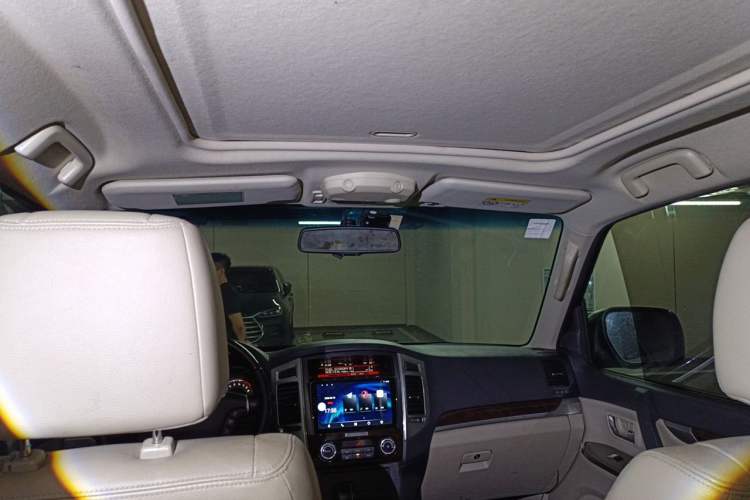 Used Mitsubishi Pajero  Headliner