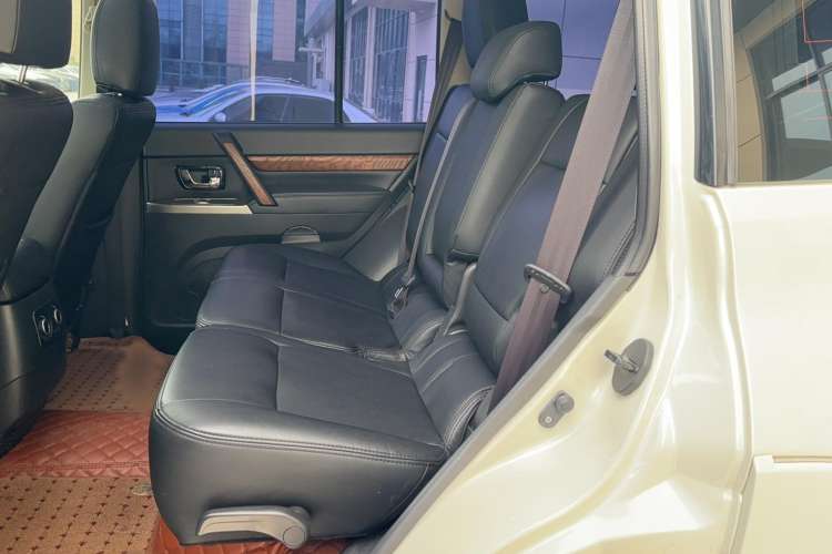 Used Mitsubishi Pajero 2019 3.0L Automatic Comfort Edition Interior 1