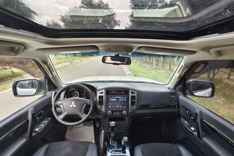 Used Mitsubishi Pajero 2019 3.0L Automatic Comfort Edition Interior 1