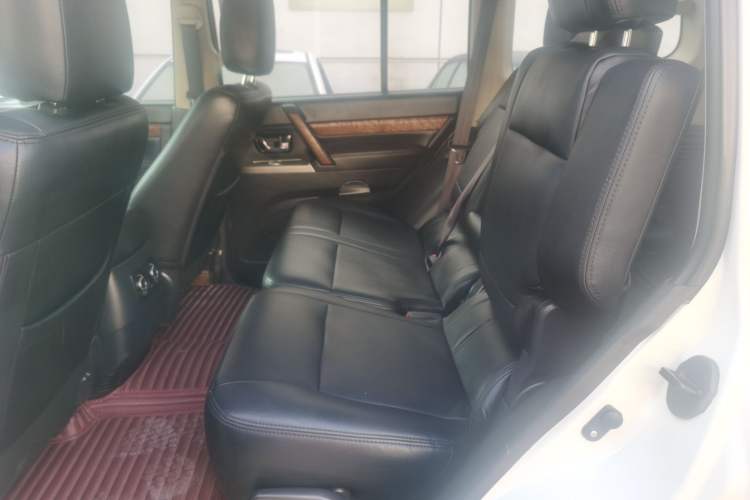 Used Mitsubishi Pajero 2019 3.0L Automatic Standard Edition Interior 1