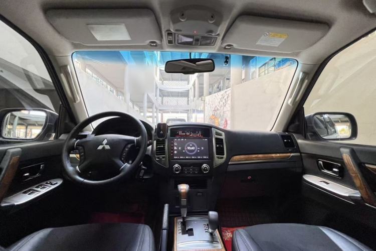 Used Mitsubishi Pajero 2019 3.0L Automatic Standard Edition Interior 1