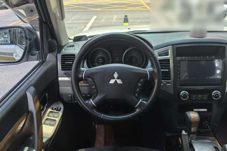 Used Mitsubishi Pajero 2019 3.0L Automatic Comfort Edition Interior 10