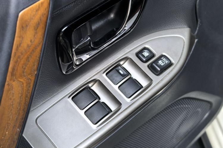 Used Mitsubishi Pajero 2019 3.0L Automatic Comfort Edition Interior 11