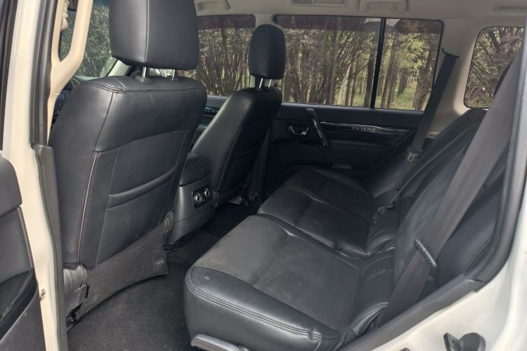 Used Mitsubishi Pajero 2019 3.0L Automatic Comfort Edition Interior 2