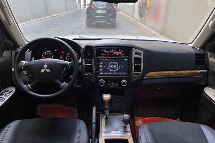 Used Mitsubishi Pajero 2019 3.0L Automatic Standard Edition Interior 2