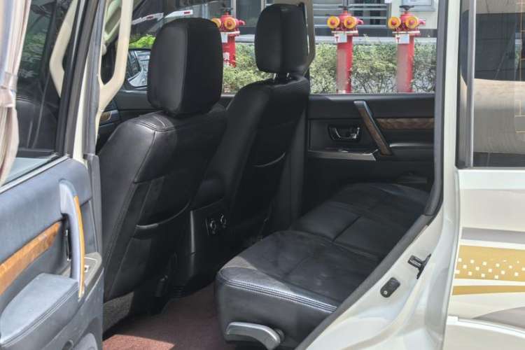 Used Mitsubishi Pajero 2019 3.0L Automatic Comfort Edition Interior 2