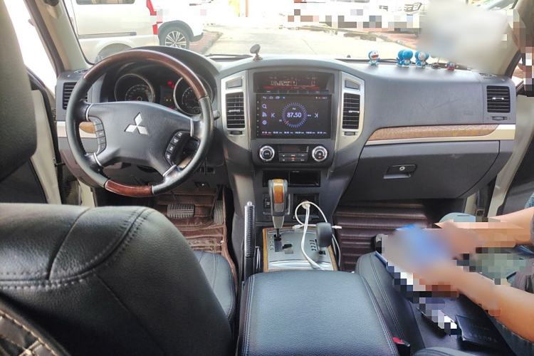 Used Mitsubishi Pajero 2019 3.0L Automatic Luxury Edition Interior 2