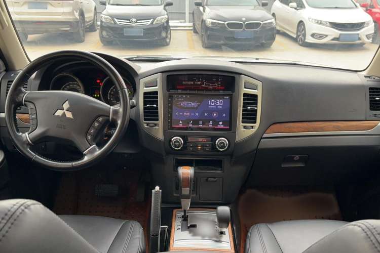 Used Mitsubishi Pajero 2019 3.0L Automatic Comfort Edition Interior 3