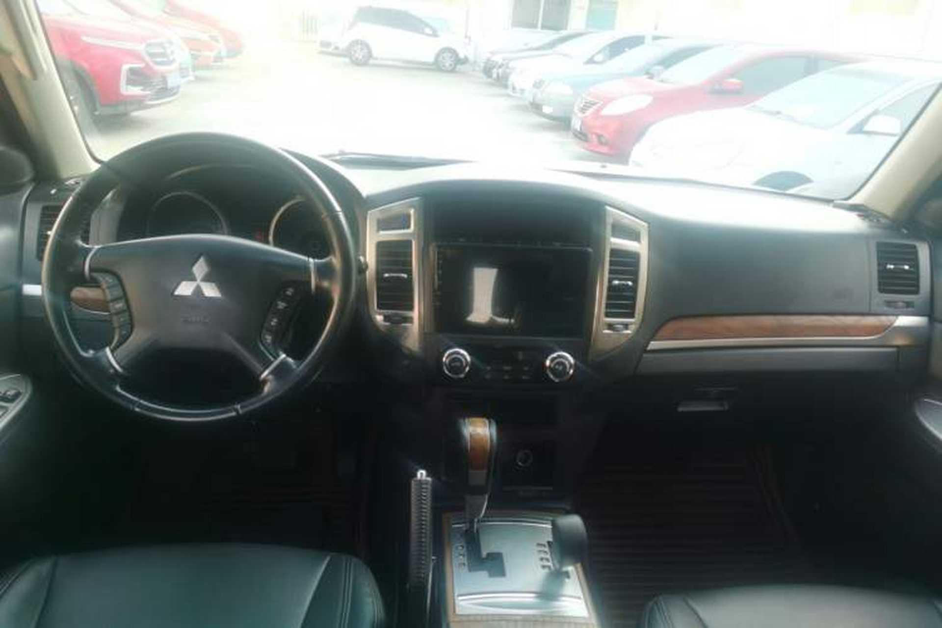 Used Mitsubishi Pajero 2019 3.0L Automatic Standard Edition Interior 3