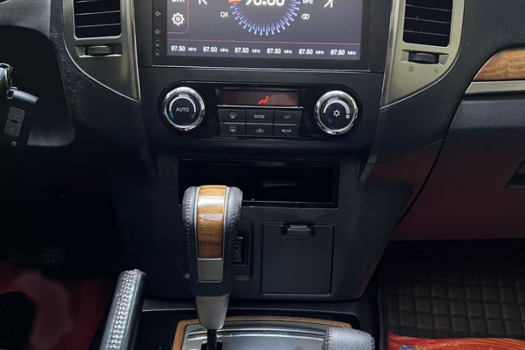 Used Mitsubishi Pajero 2019 3.0L Automatic Standard Edition Interior 3