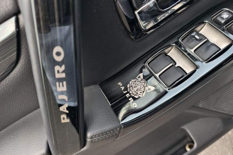 Used Mitsubishi Pajero 2019 3.0L Automatic Comfort Edition Interior 4