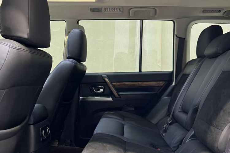 Used Mitsubishi Pajero 2019 3.0L Automatic Standard Edition Interior 5