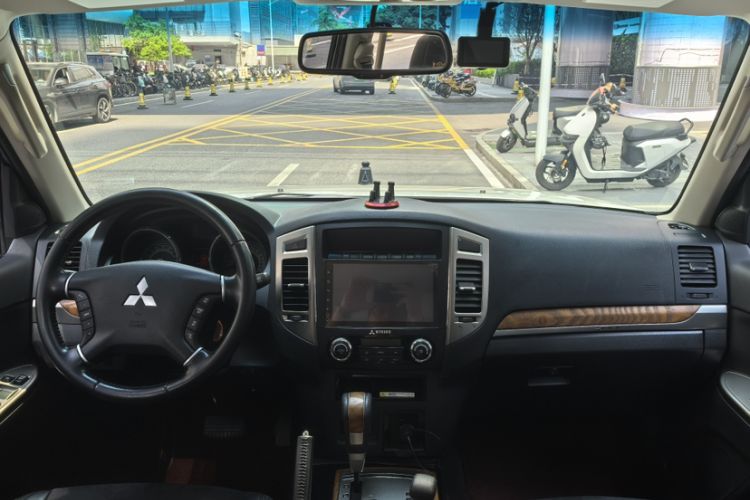 Used Mitsubishi Pajero 2019 3.0L Automatic Comfort Edition Interior 5