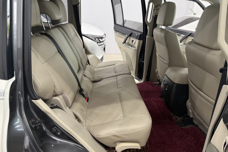 Used Mitsubishi Pajero 2019 V97 3.8L 5-Door GLS Sunroof Dual Differential – Middle East Interior 5