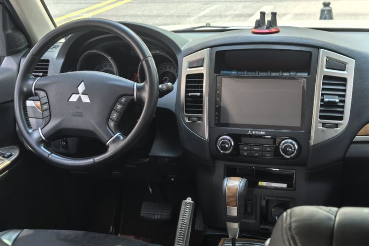 Used Mitsubishi Pajero 2019 3.0L Automatic Comfort Edition Interior 8