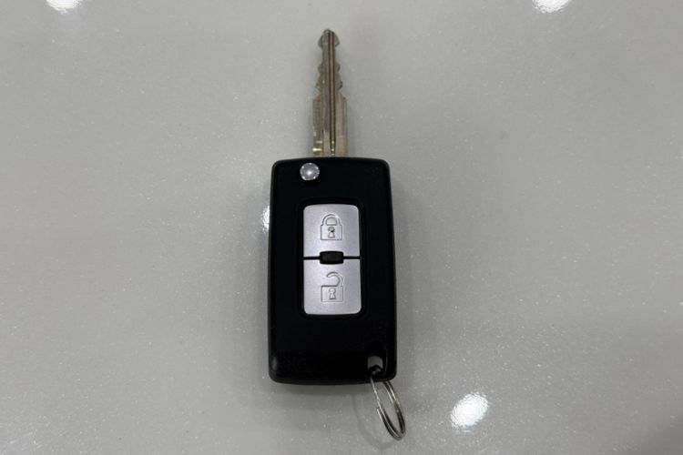 Used Mitsubishi Pajero 2019 V97 3.8L 5-Door GLS Sunroof Dual Differential – Middle East Interior 8