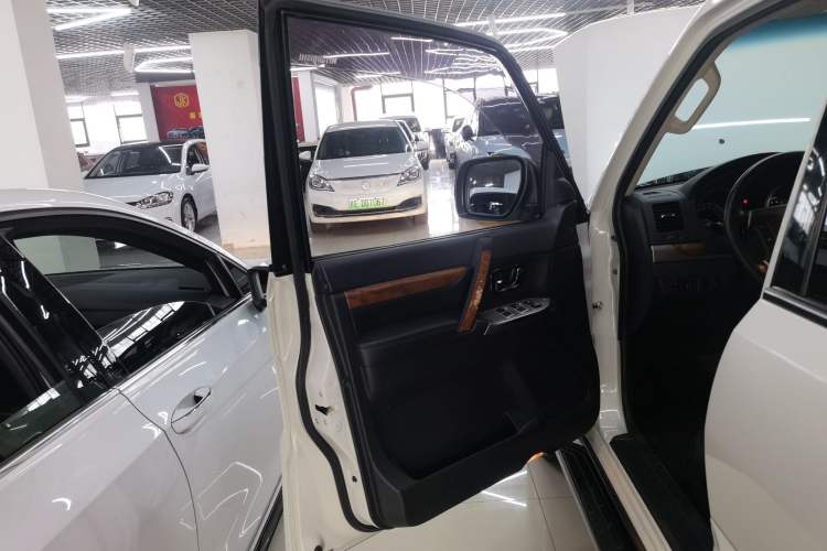 Used Mitsubishi Pajero 2019 3.0L Automatic Luxury Edition Left Front Door Interior