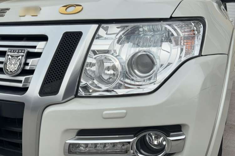 Used Mitsubishi Pajero 2019 3.0L Automatic Comfort Edition Left Front Headlight